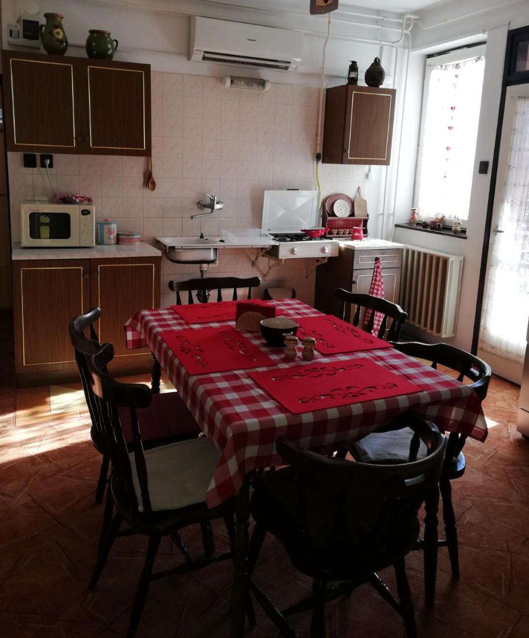 Szekely Szallas Gyula Exteriér fotografie